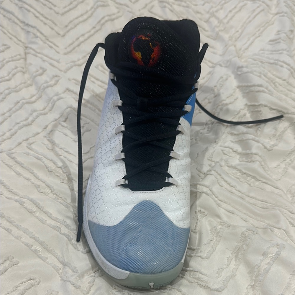 Nike Air Jordan 20s Basketball Shoes - White and Blue - Picture 4 of 4